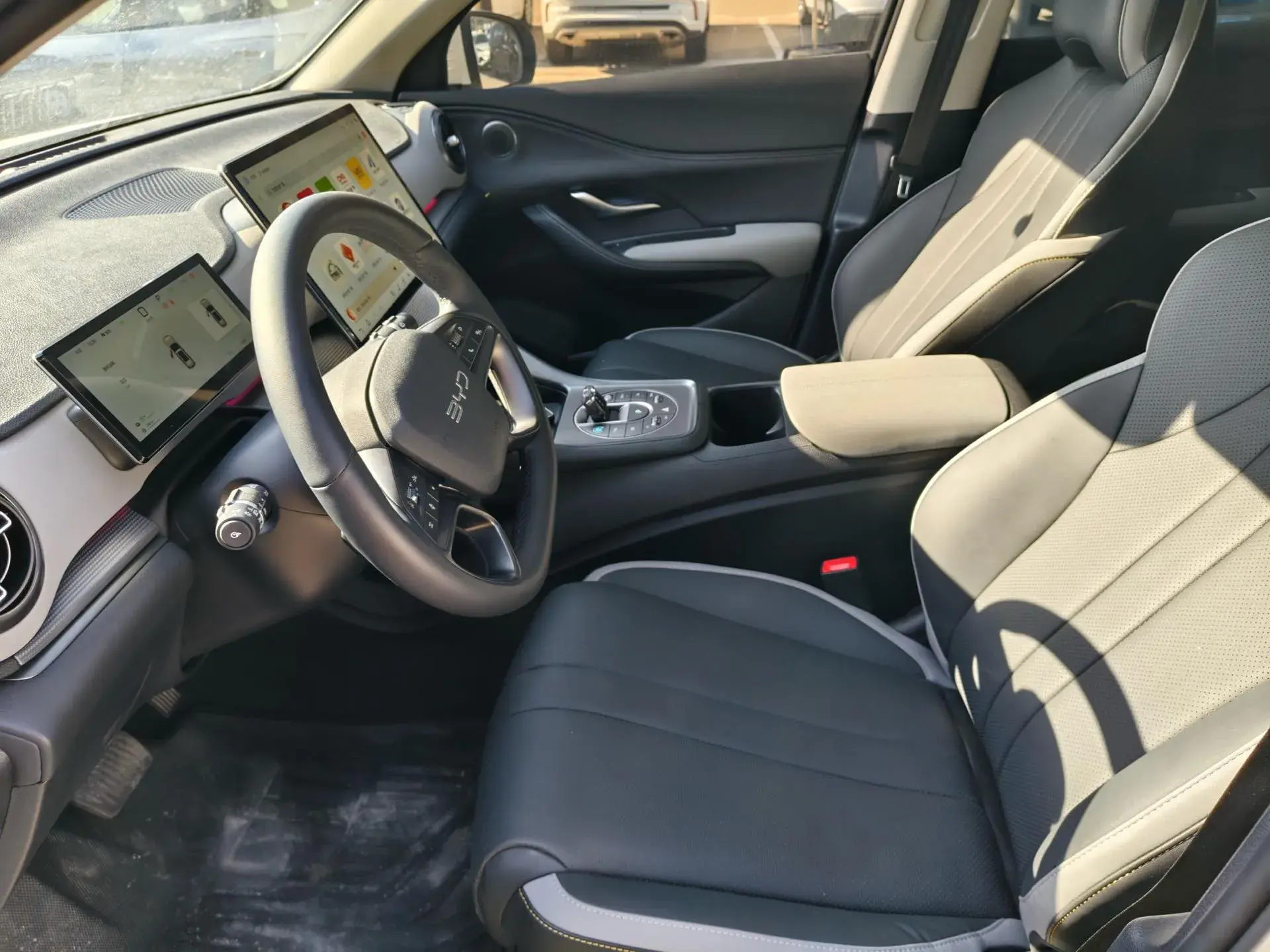 2025 BYD SEA thumbnail 3