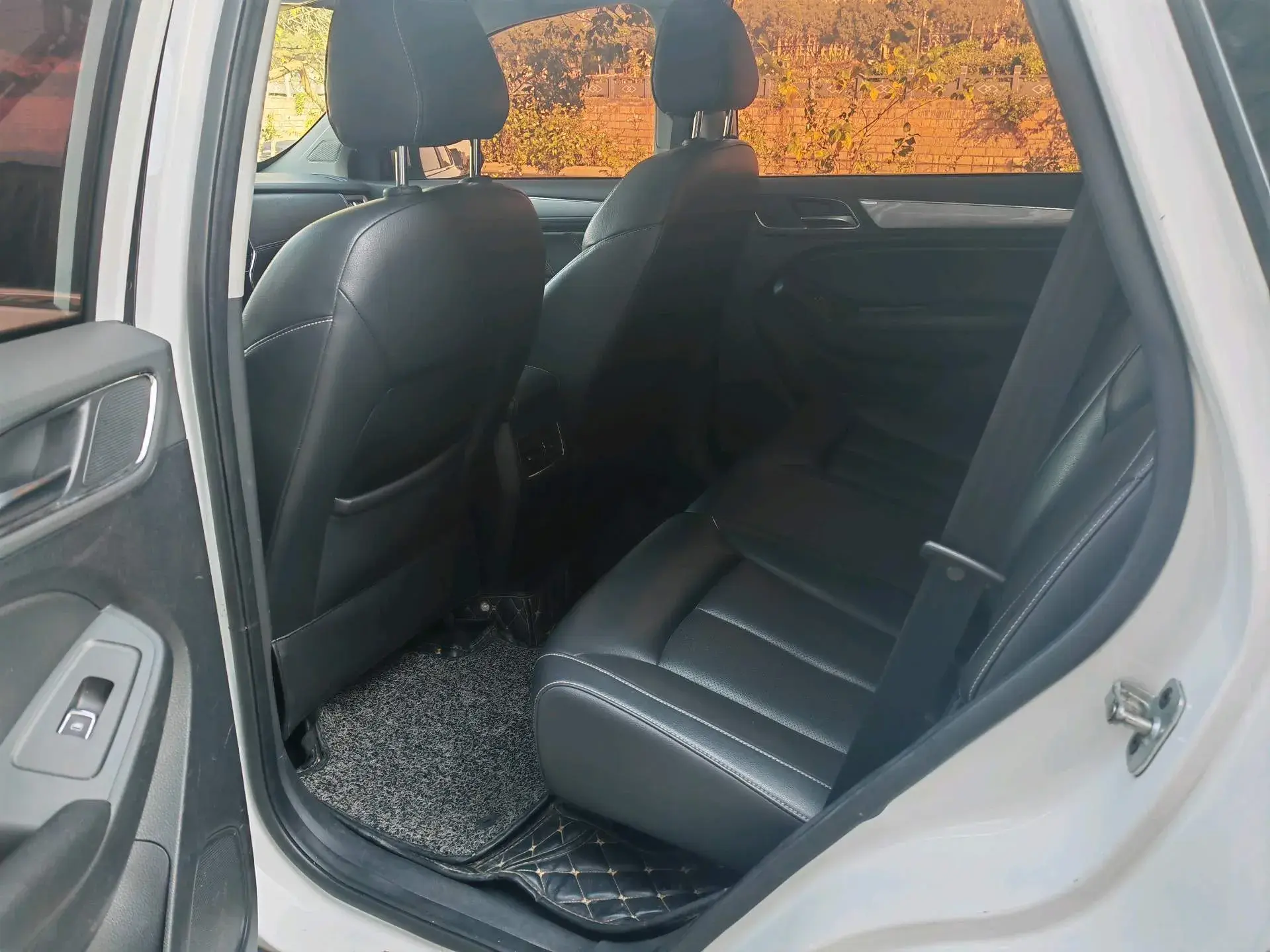 2016 ROEWE RX5 thumbnail 4