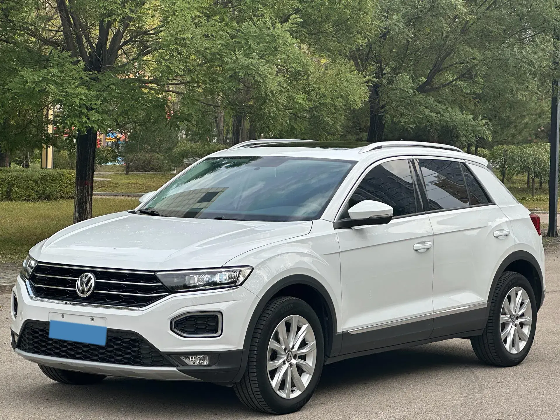 2019 VOLKSWAGEN T-ROC view 1