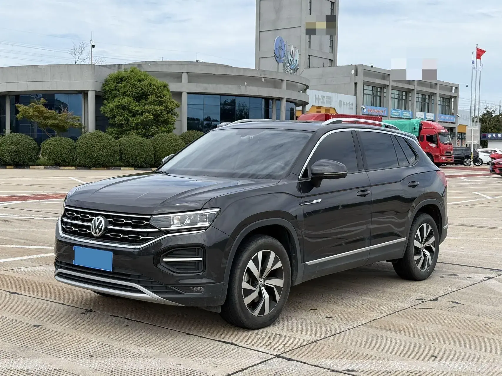 2022 VOLKSWAGEN TAYRON view 1
