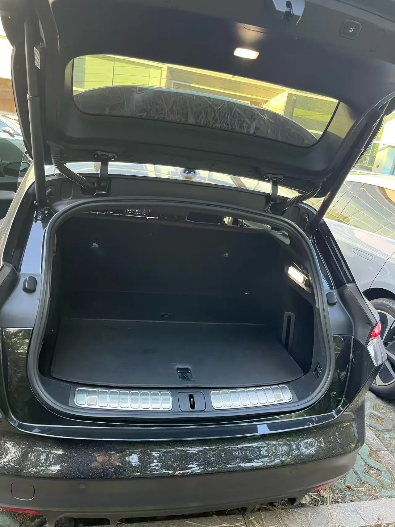 2024 NIO ET5T thumbnail 3