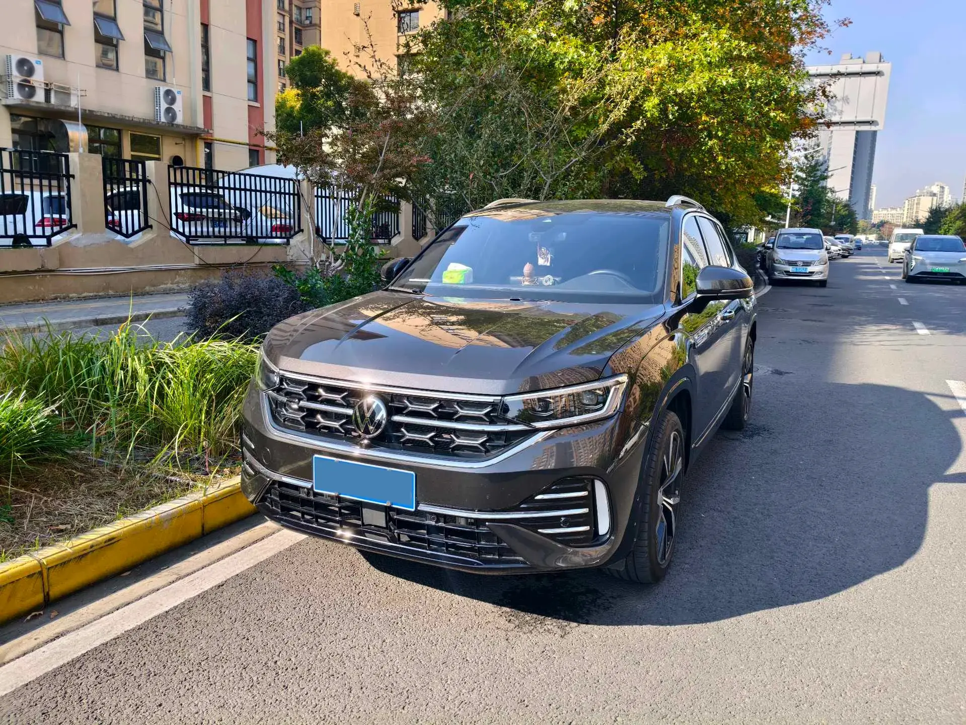 2024 VOLKSWAGEN TAYRON view 1