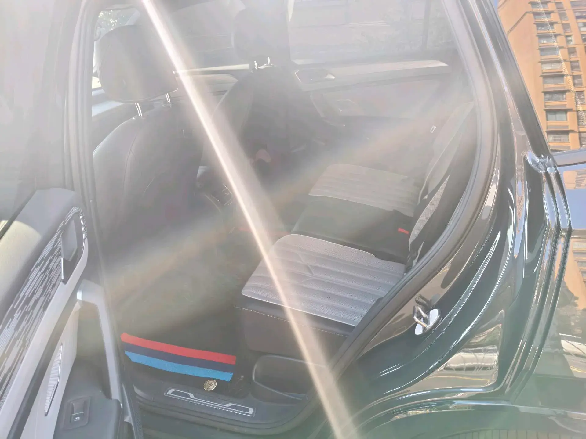 2024 VOLKSWAGEN TAYRON thumbnail 3