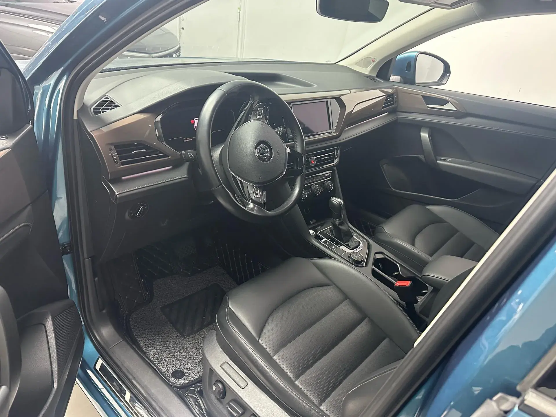 2019 VOLKSWAGEN THARU thumbnail 2