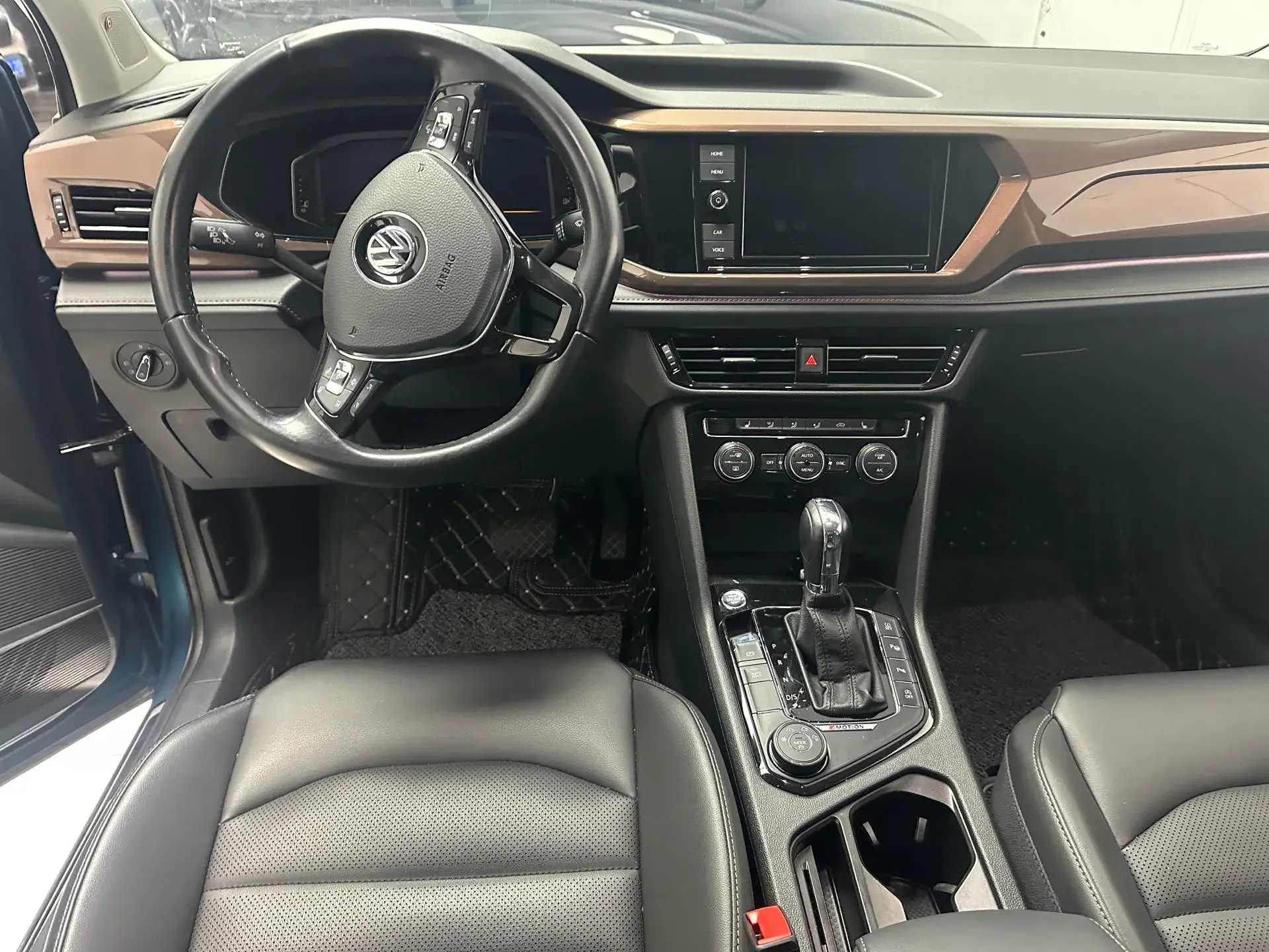 2019 VOLKSWAGEN THARU thumbnail 3