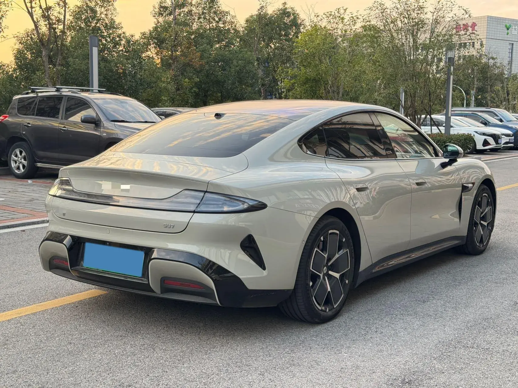 2024 MI SU7 thumbnail 4