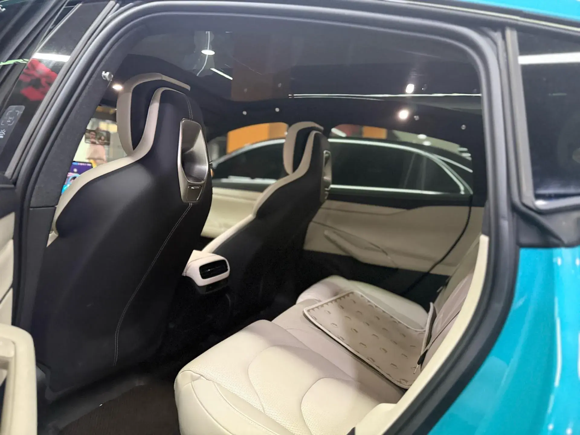 2024 MI SU7 thumbnail 3