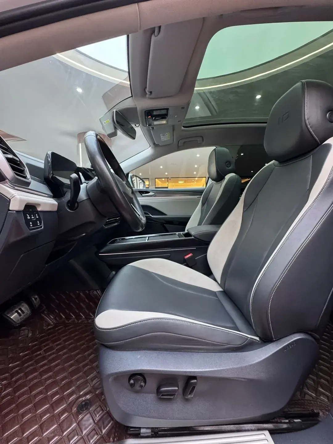 2021 VOLKSWAGEN ID.6 thumbnail 3