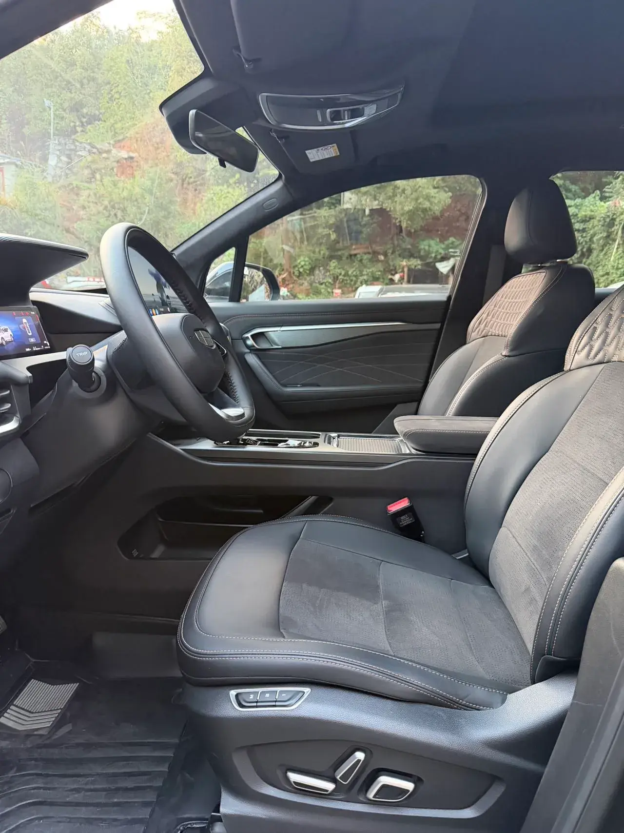 2025 GEELY MONJARO thumbnail 4