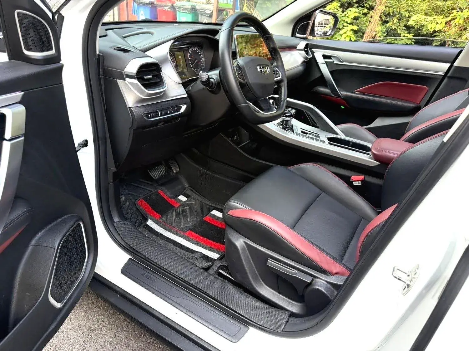 2021 GEELY COOLRAY thumbnail 2