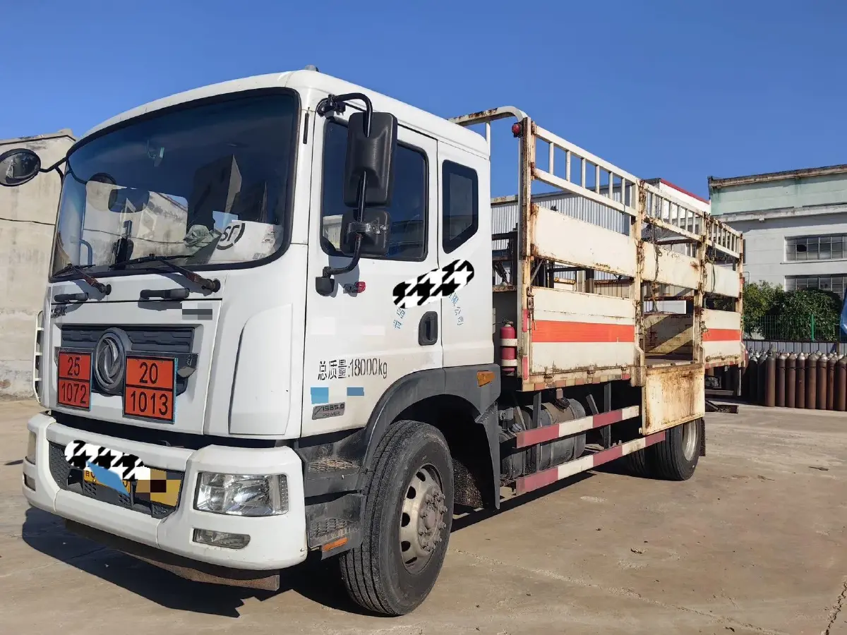 2011 DongFeng Aeolus H30 1.6L 106HP L4 5MT 2011 DongFeng Aeolus H30 1.6L 106HP L4 5MT