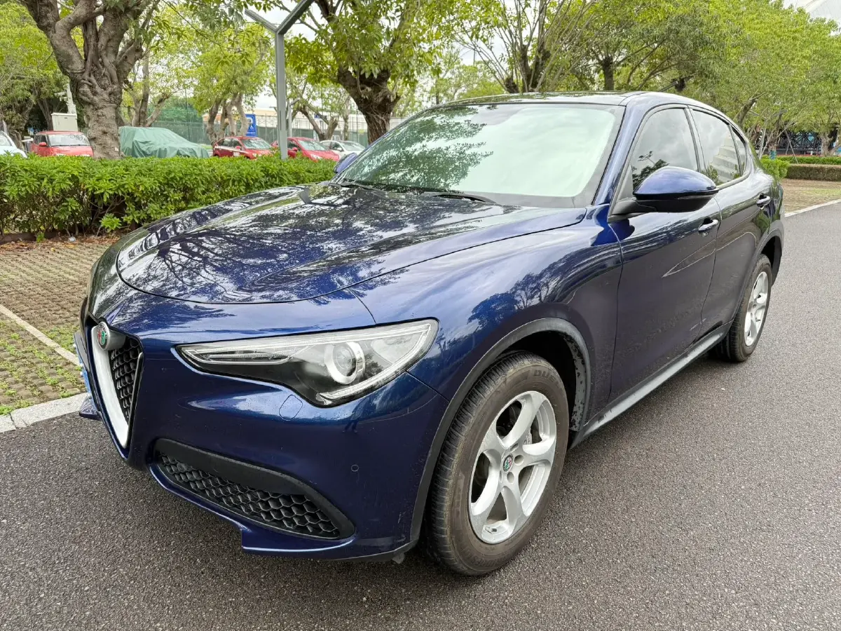 2017 Alfa Romeo Stelvio 2.0T 200HP L4 8AT