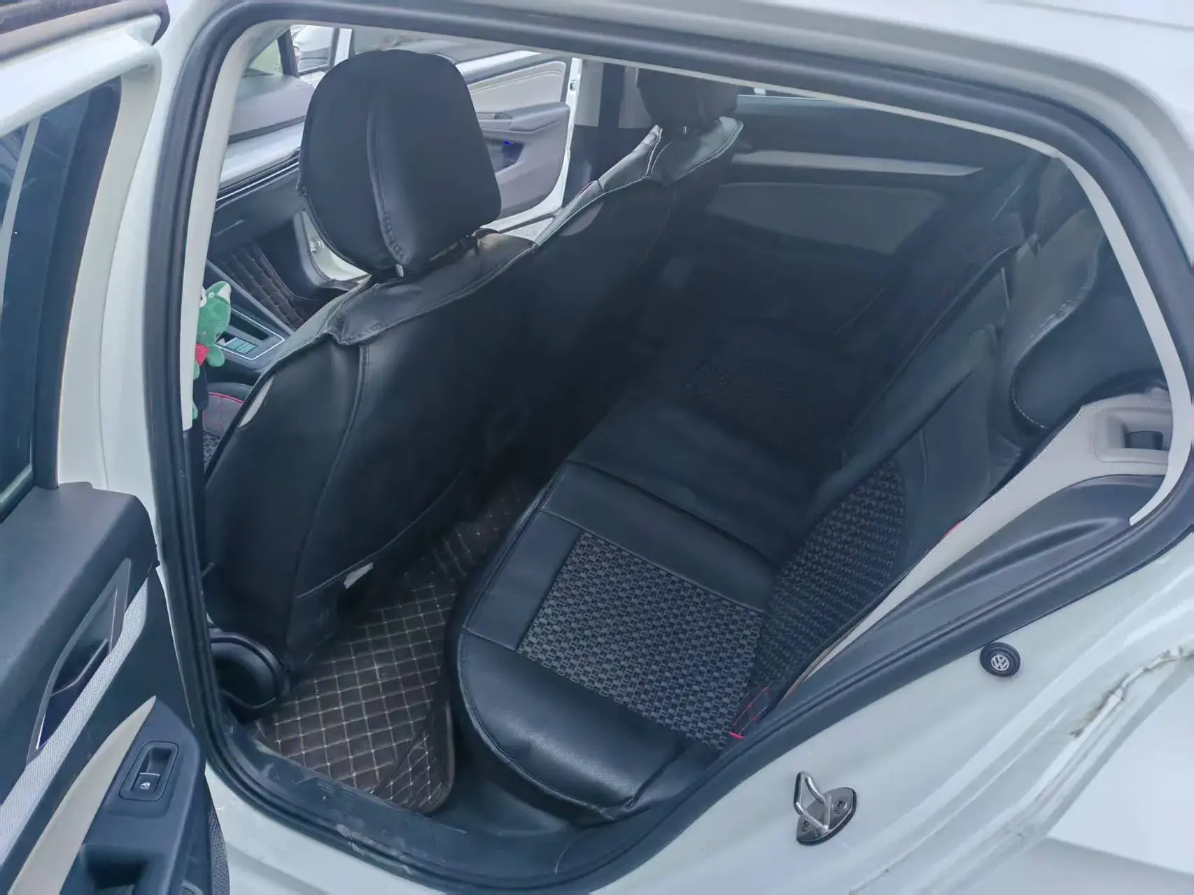 2023 VOLKSWAGEN GOLF thumbnail 3