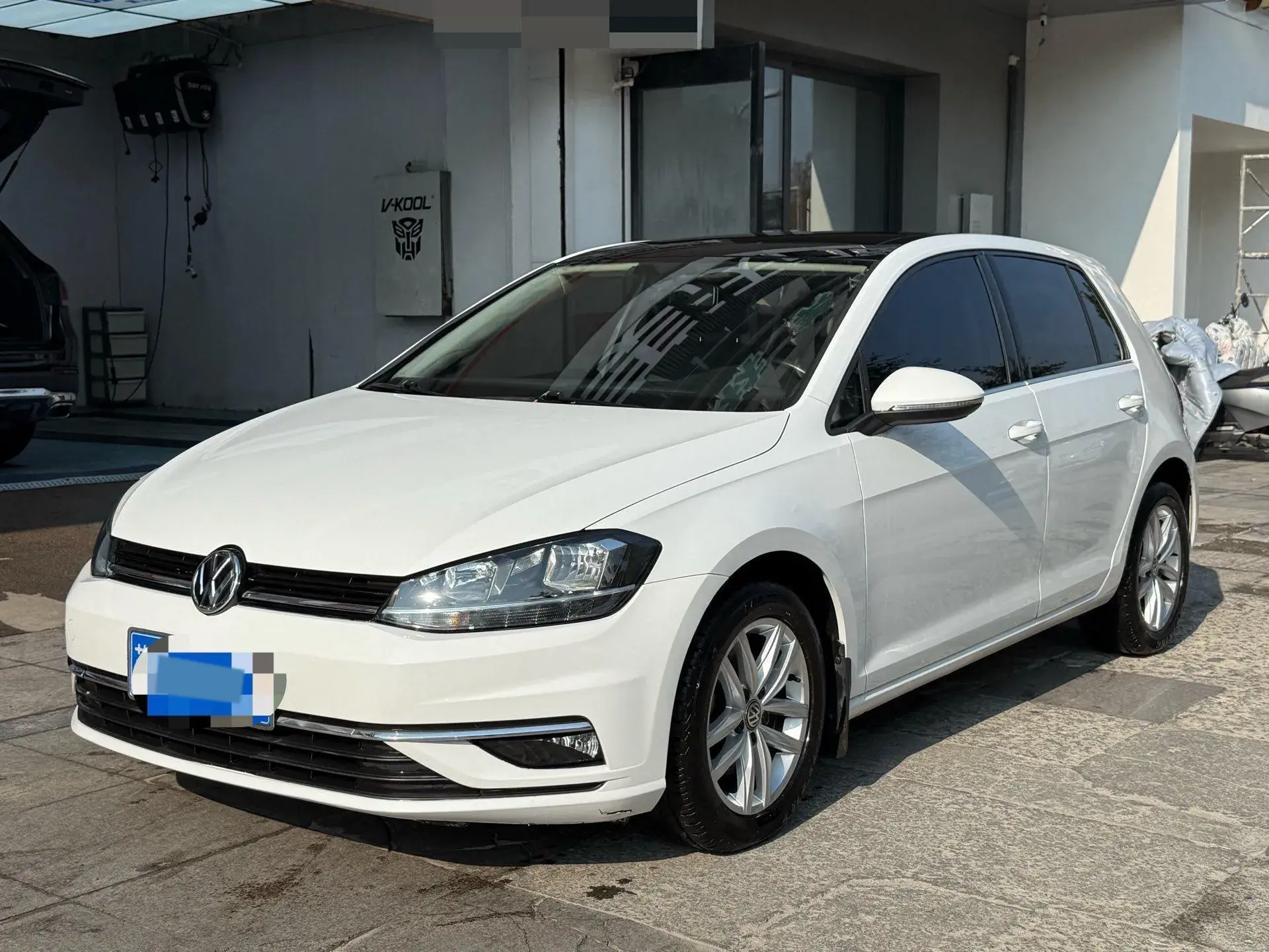 2018 VOLKSWAGEN GOLF view 1