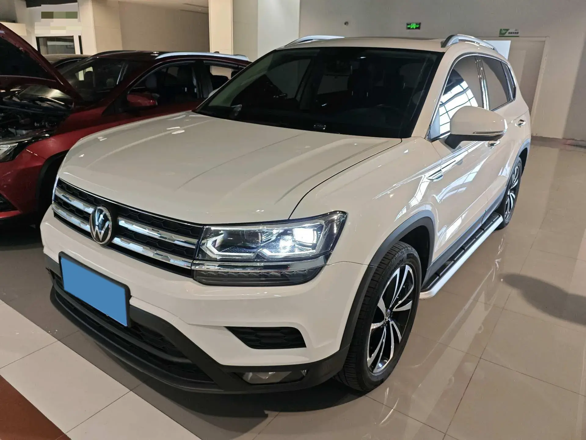 2022 VOLKSWAGEN THARU view 1