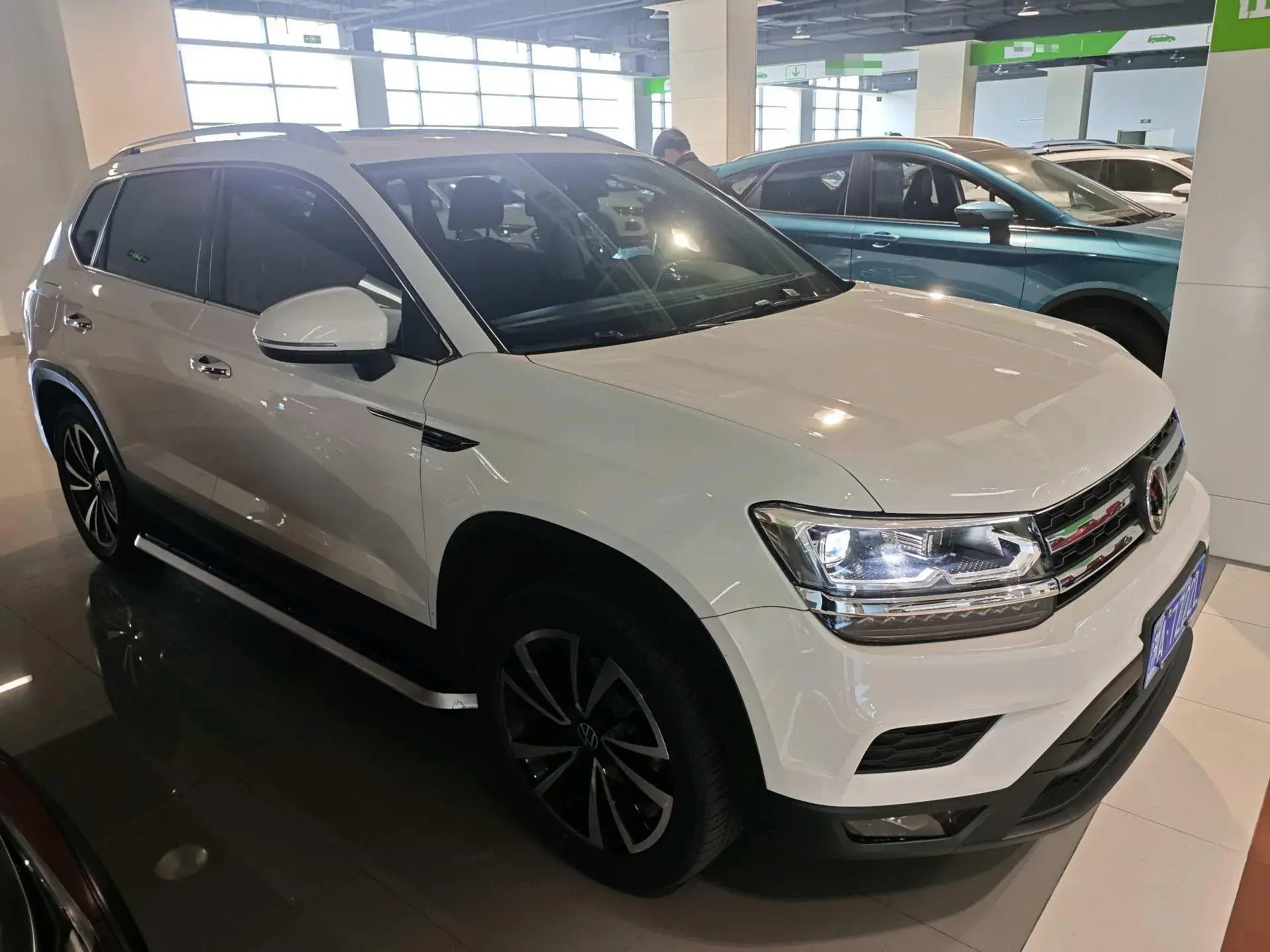 2022 VOLKSWAGEN THARU thumbnail 3