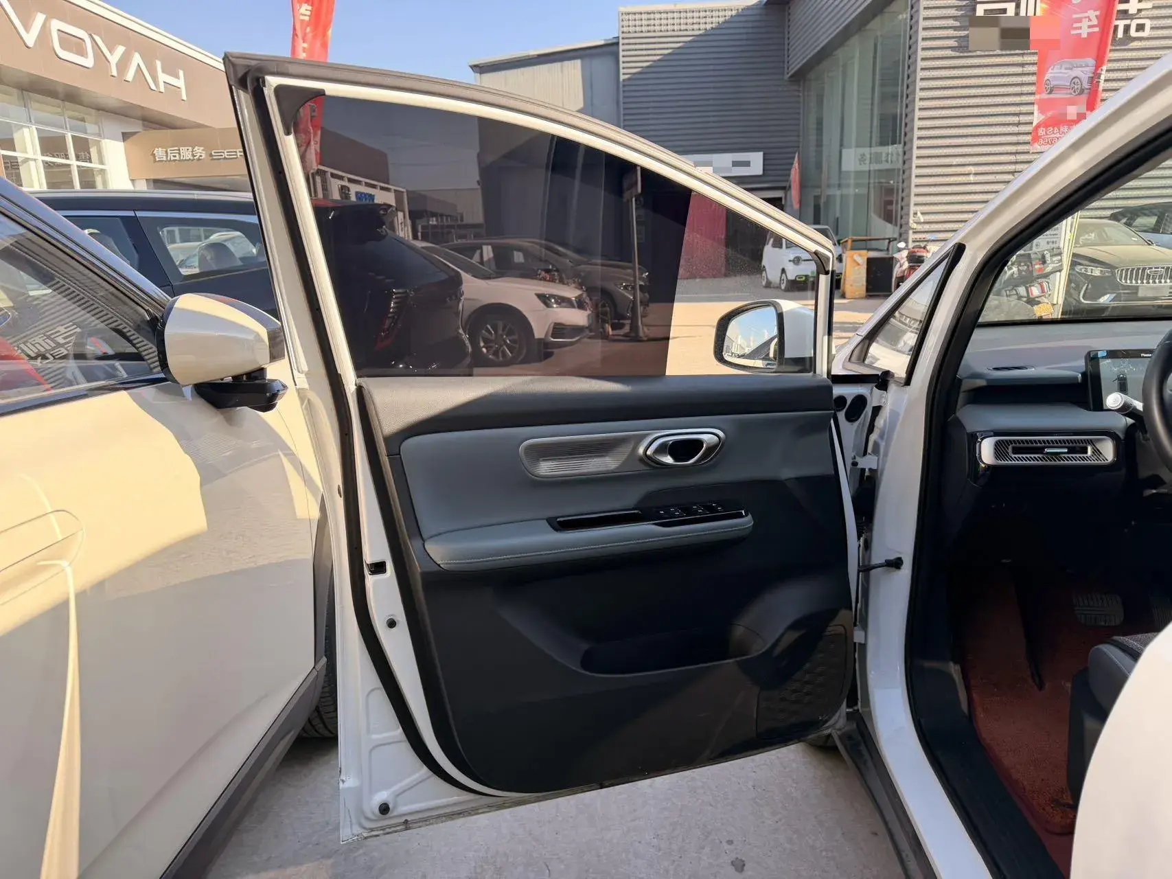 2025 AION Y thumbnail 4