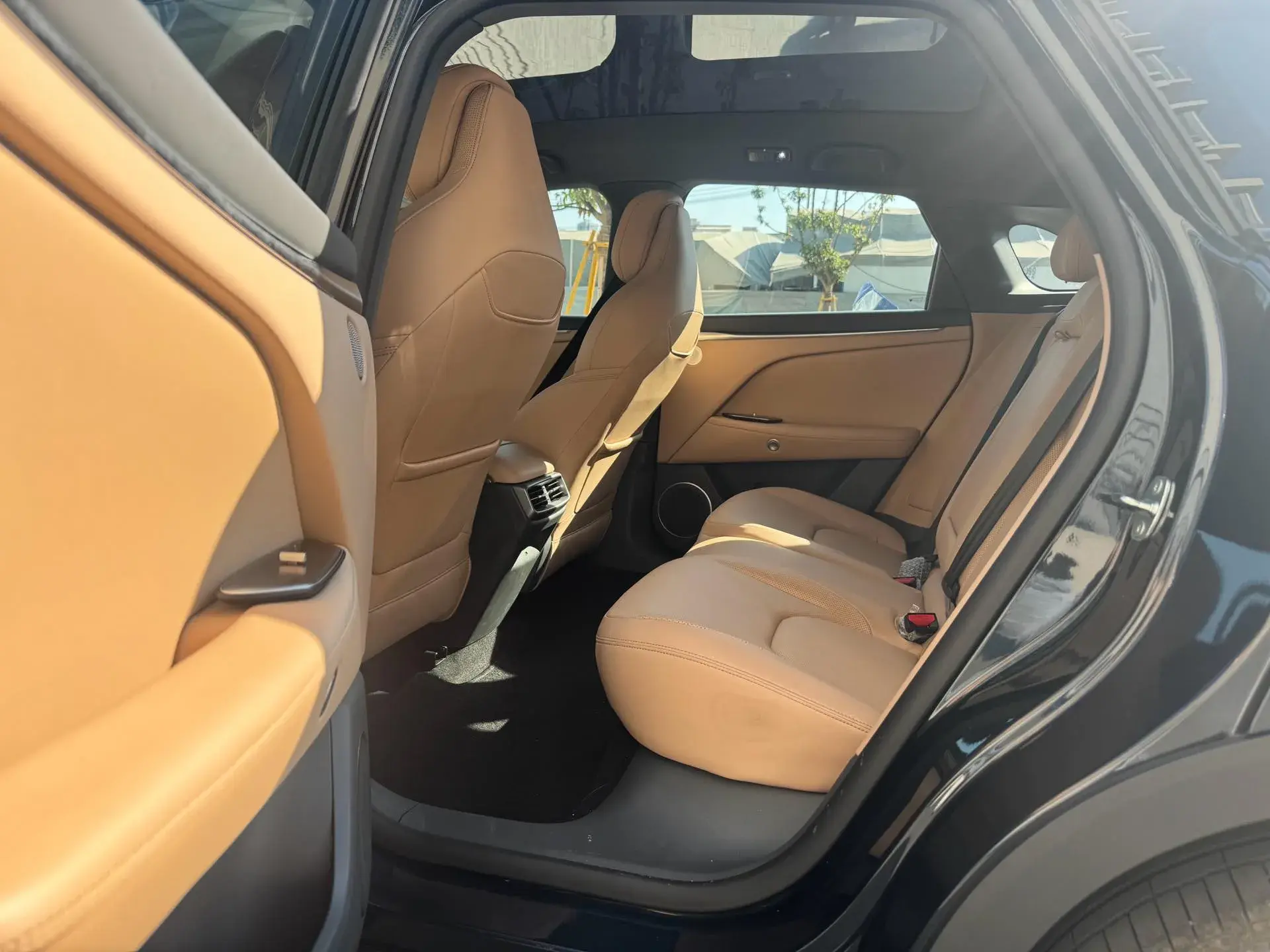 2025 ARCFOX ΑT5 thumbnail 4