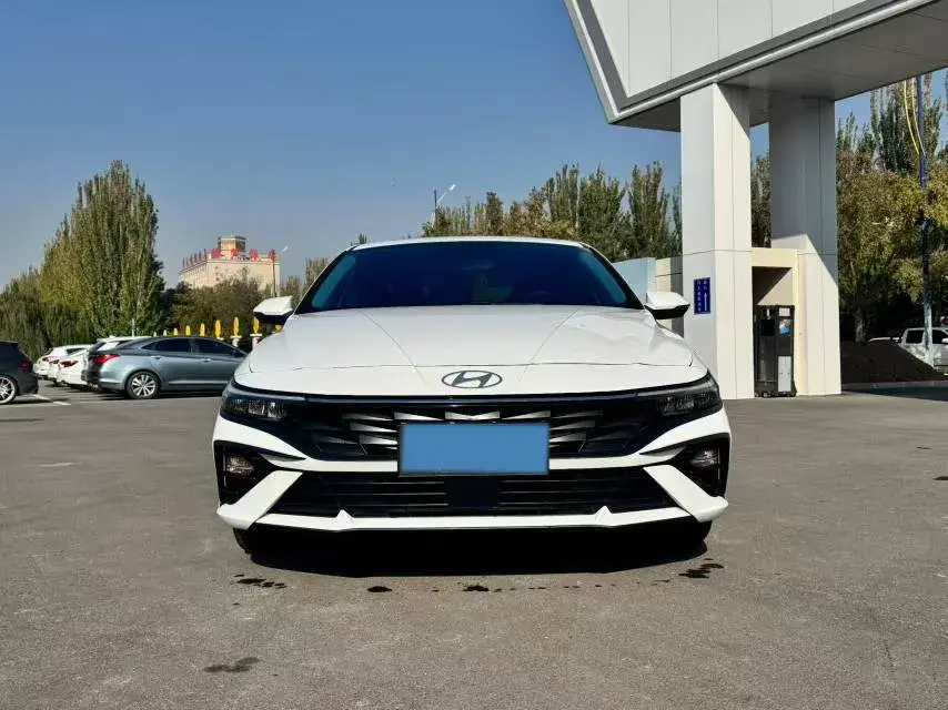 2023 HYUNDAI ELANTRA thumbnail 2