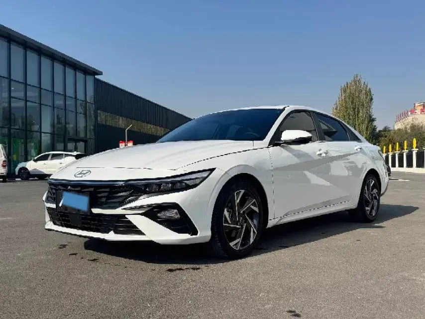 2023 HYUNDAI ELANTRA view 1