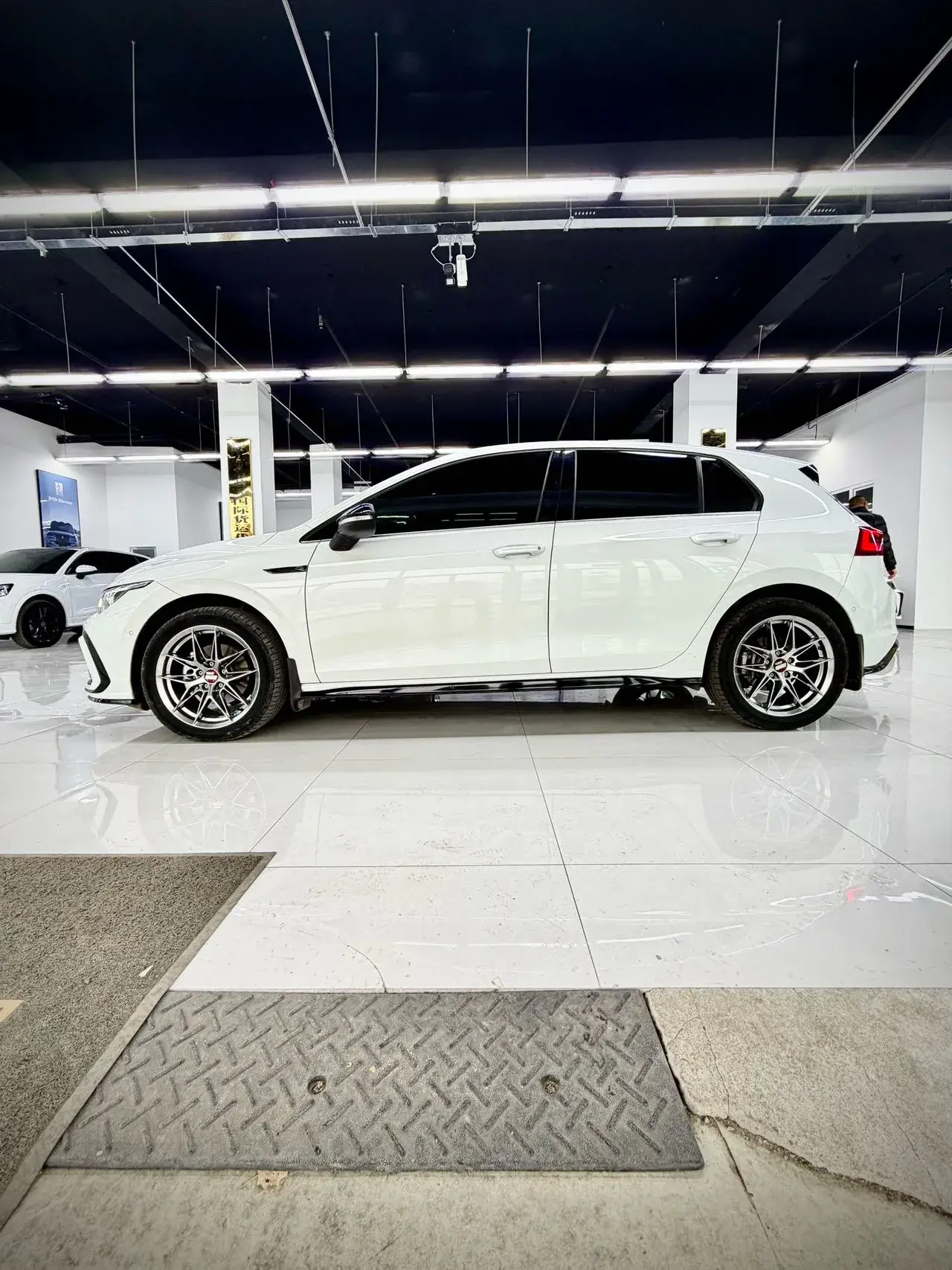 2021 VOLKSWAGEN GOLF thumbnail 3