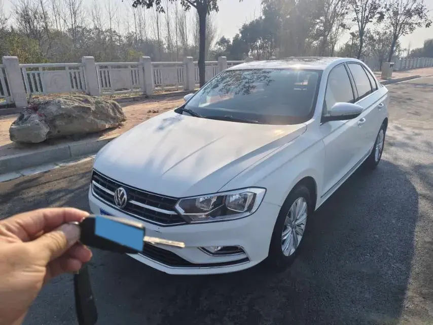 2017 VOLKSWAGEN BORA view 1