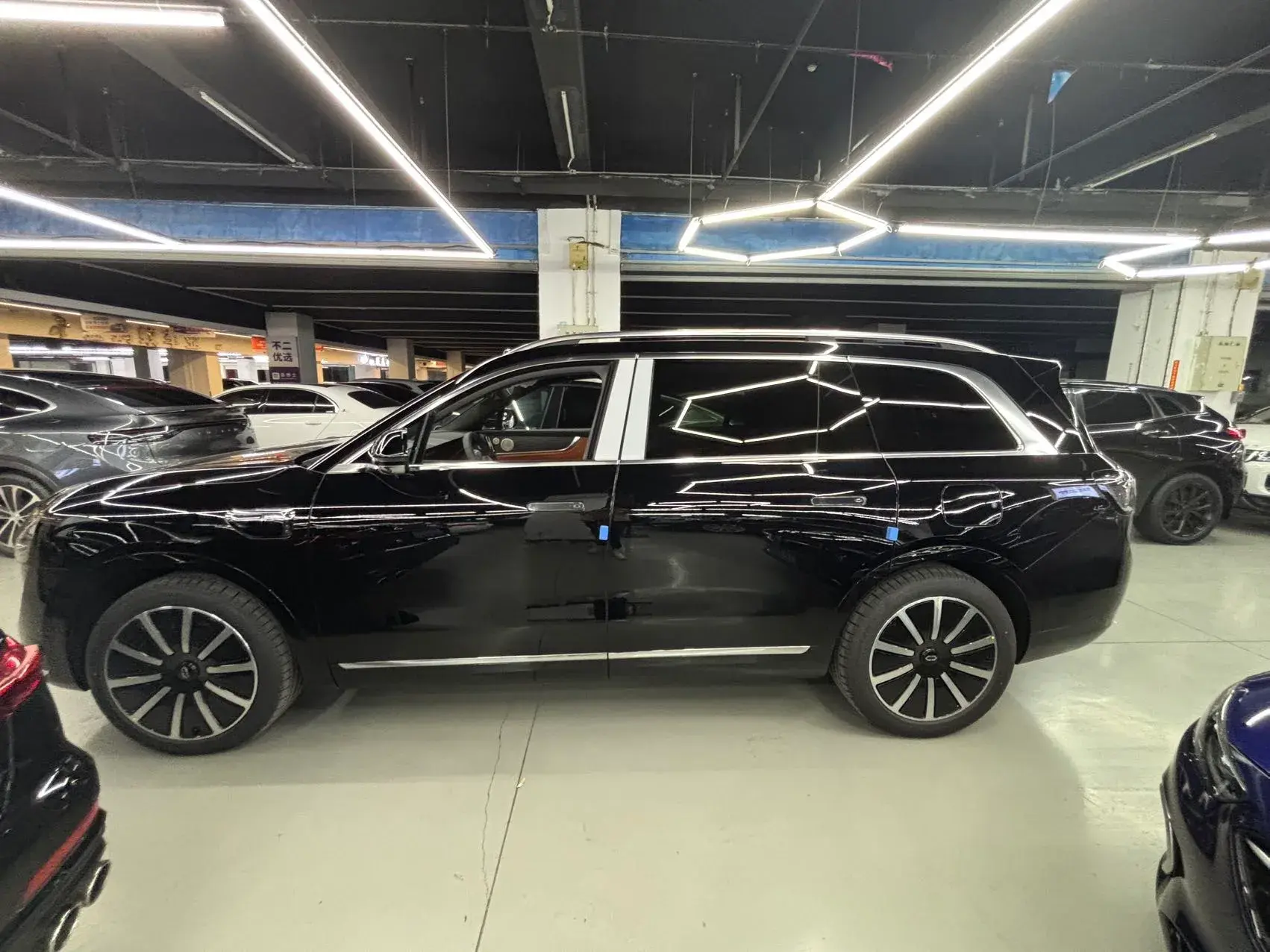 2025 AITO AITO thumbnail 3