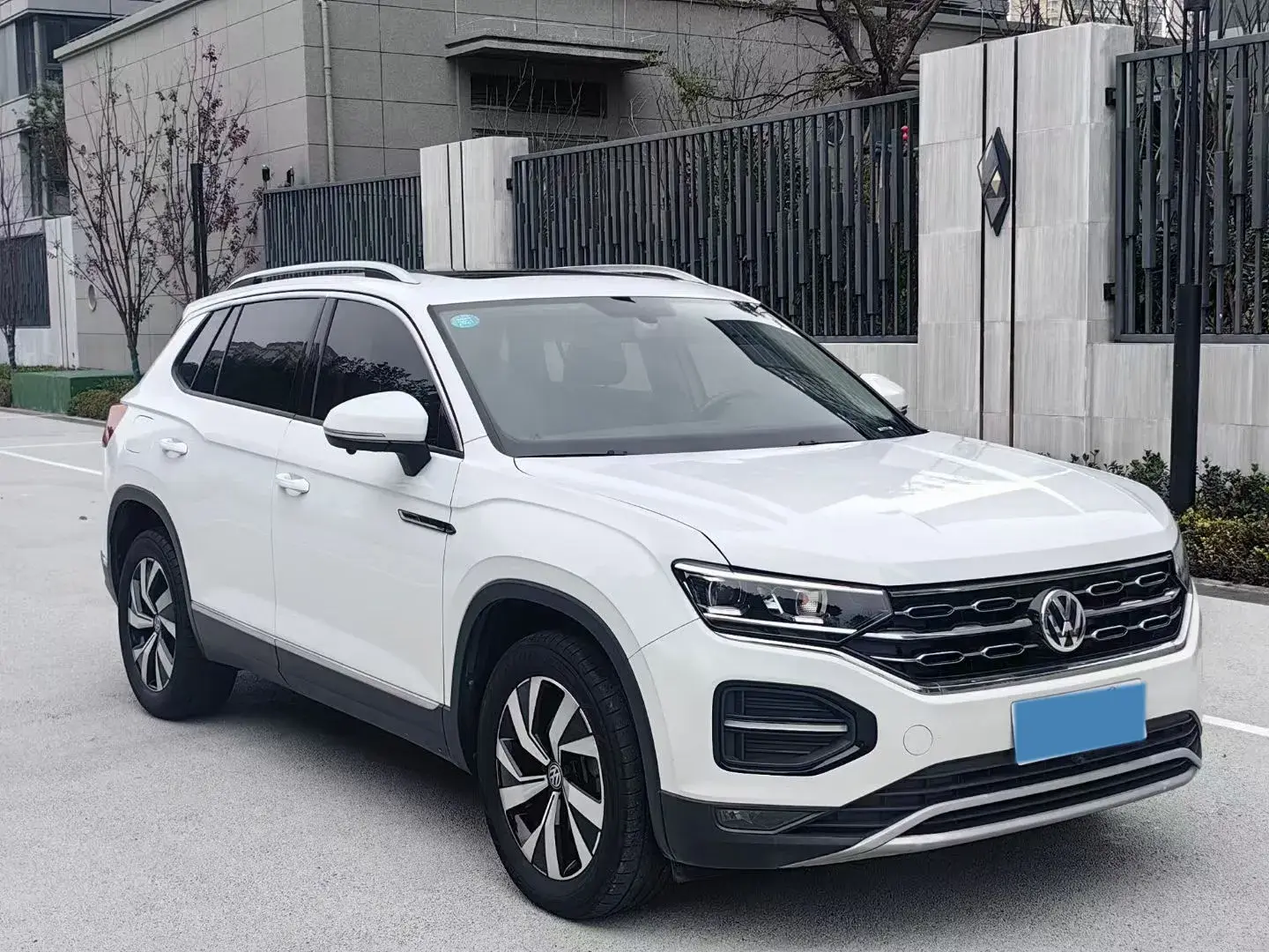 2021 VOLKSWAGEN TAYRON thumbnail 2