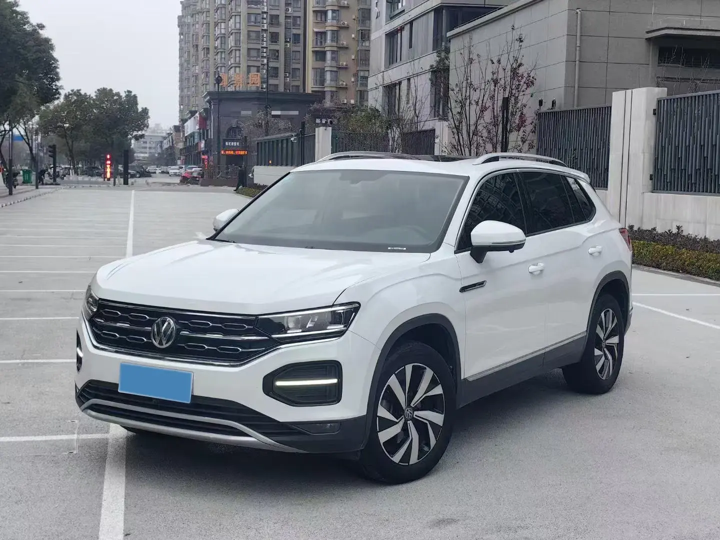 2021 VOLKSWAGEN TAYRON view 1