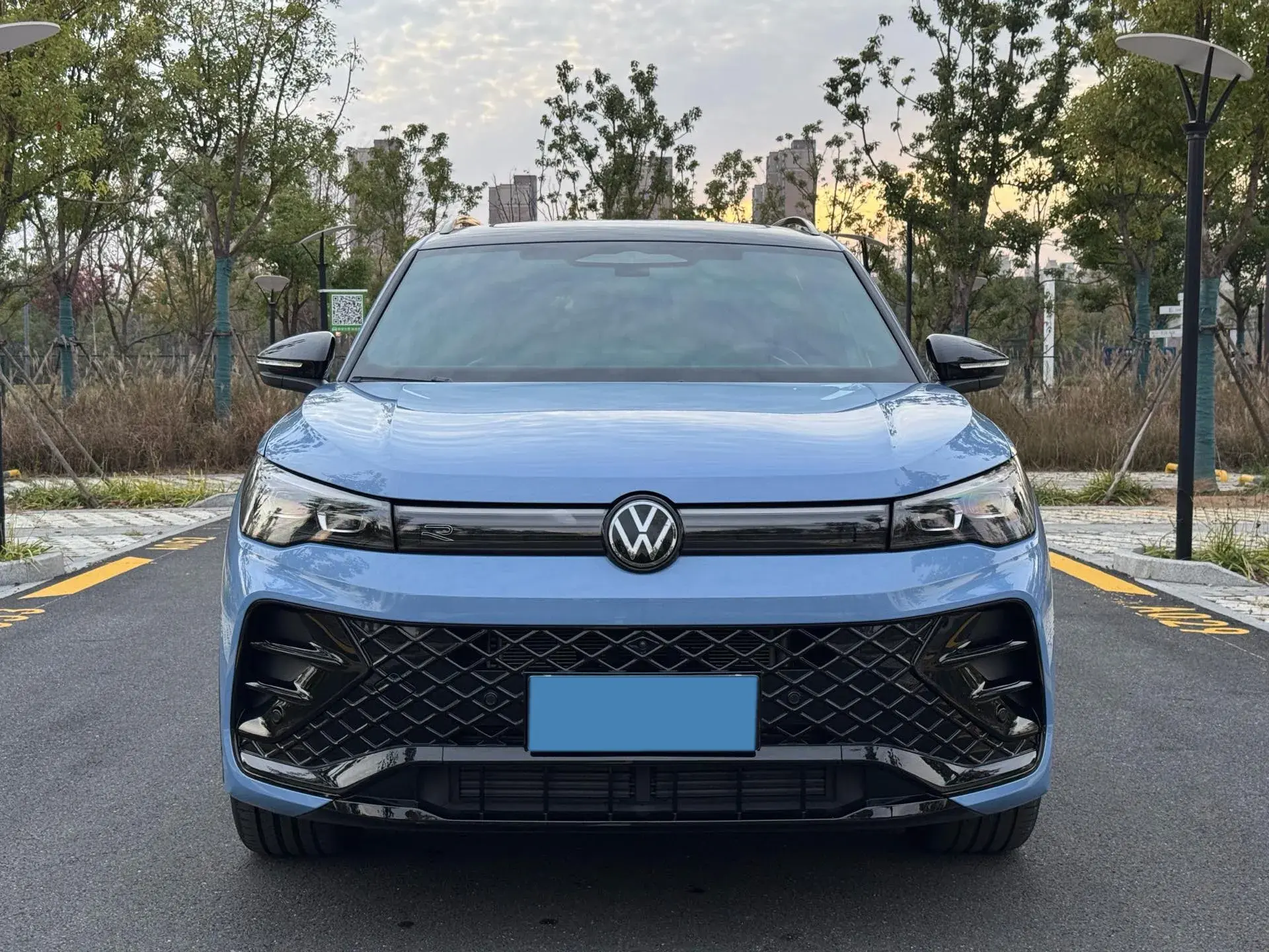 2024 VOLKSWAGEN TIGUAN thumbnail 2