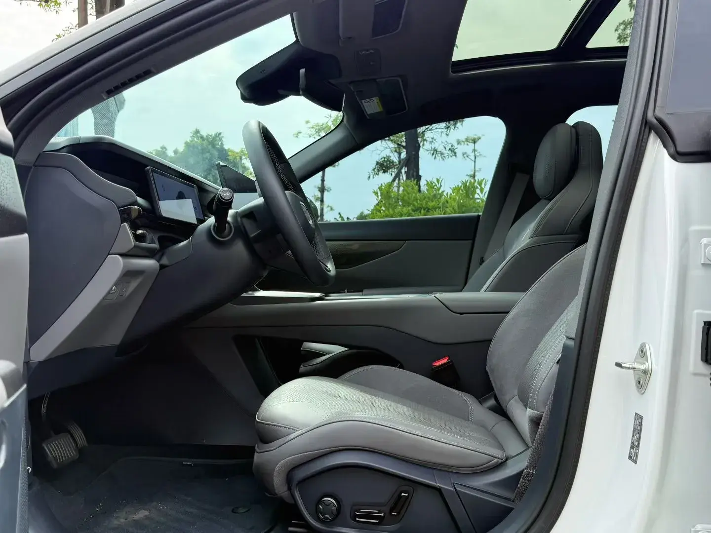 2024 LYNK&CO 07 thumbnail 4