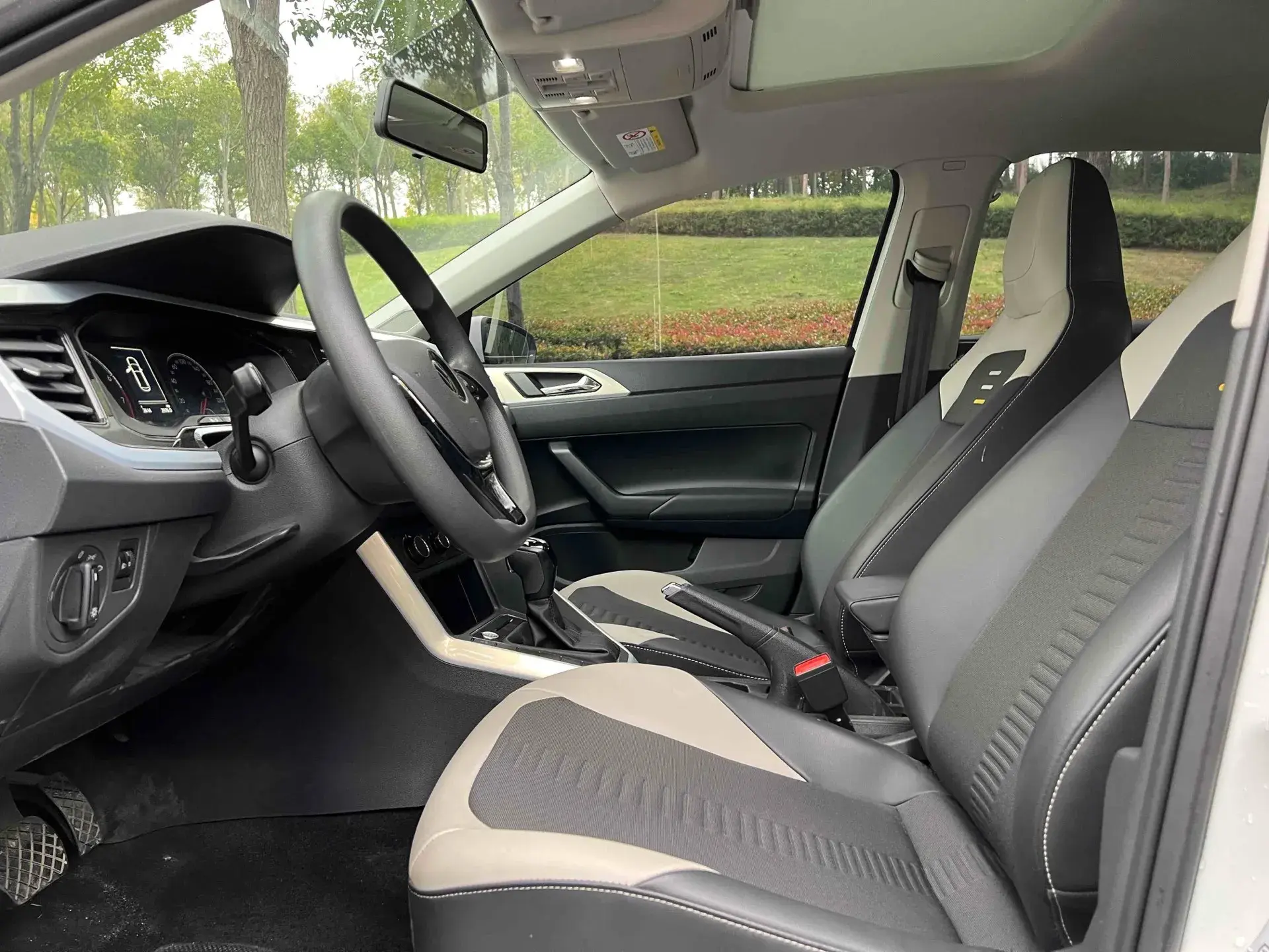 2023 VOLKSWAGEN POLO thumbnail 3