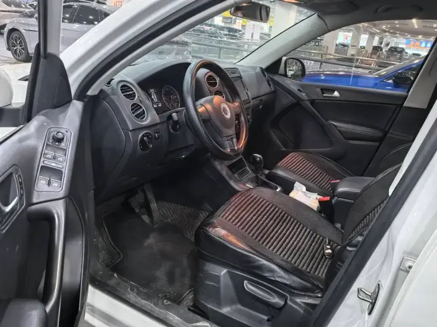 2017 VOLKSWAGEN TIGUAN thumbnail 2