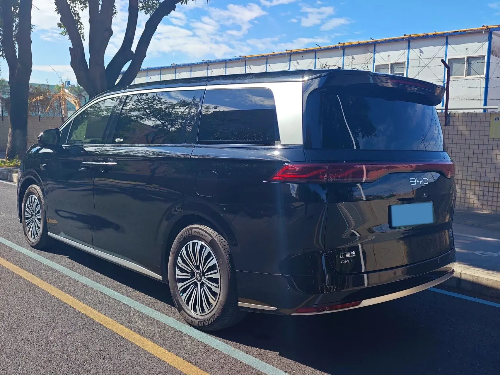 2025 BYD XIA thumbnail 4