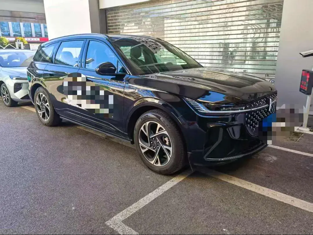 2025 LINCOLN NAUTILUS thumbnail 2