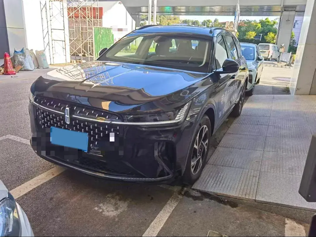 2025 LINCOLN NAUTILUS view 1