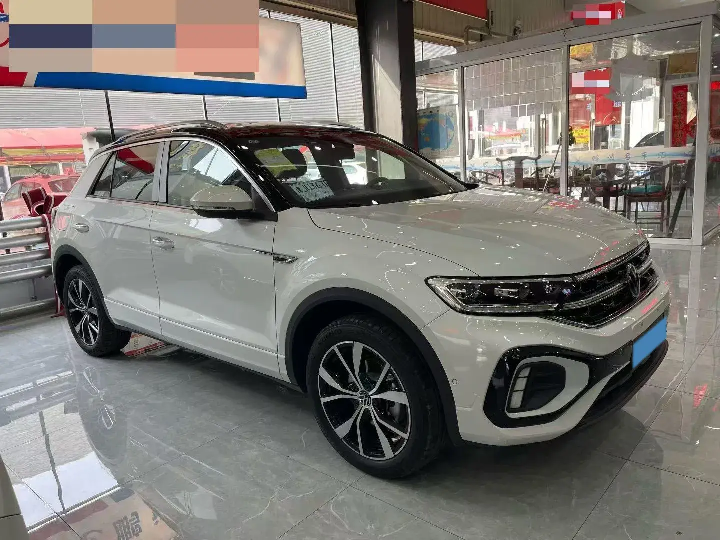 2025 VOLKSWAGEN T-ROC thumbnail 2