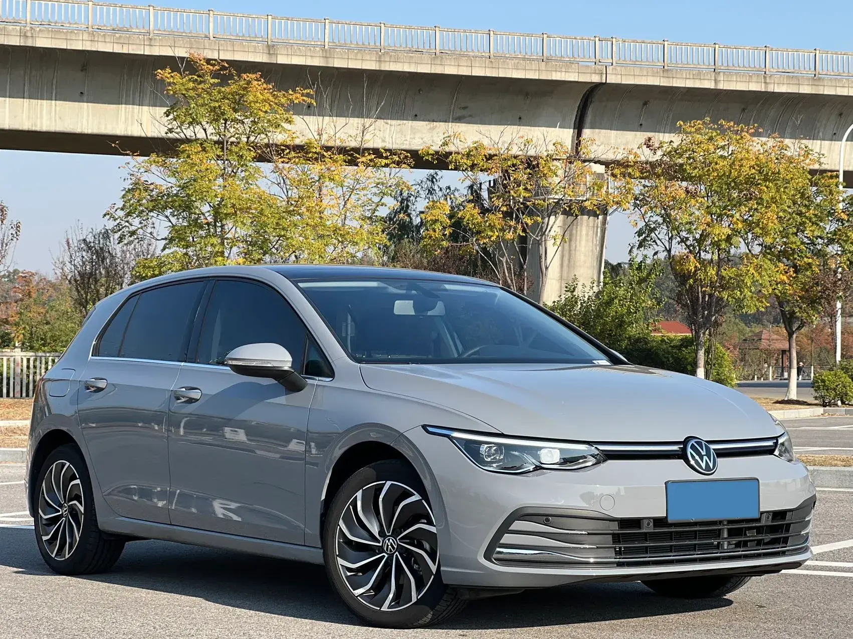 2023 VOLKSWAGEN GOLF thumbnail 3