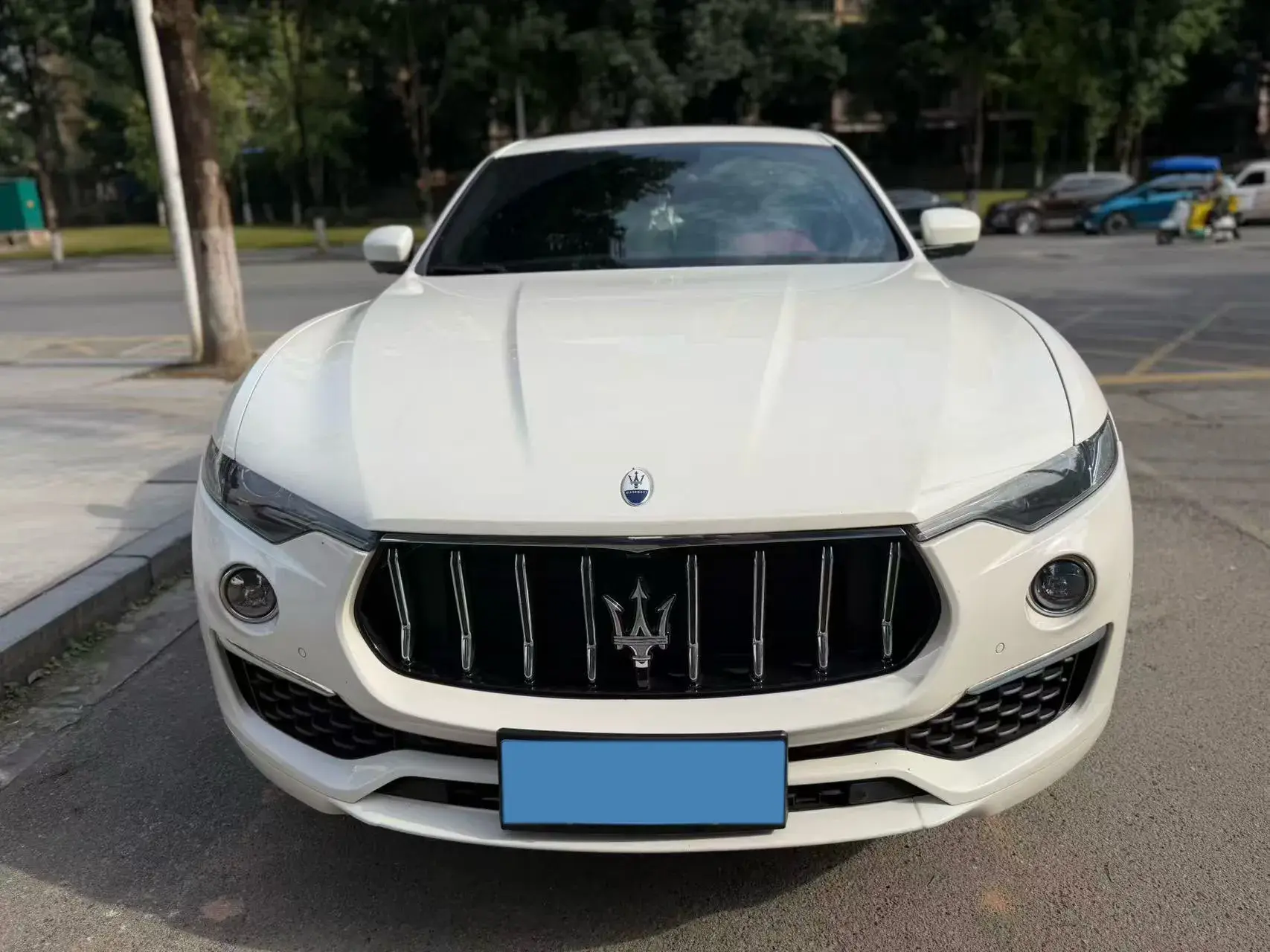 2023 MASERATI LEVANTE thumbnail 2