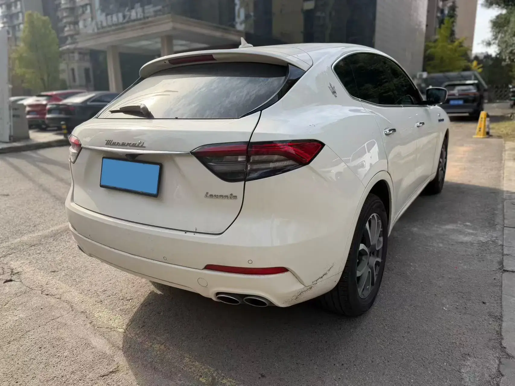 2023 MASERATI LEVANTE thumbnail 3