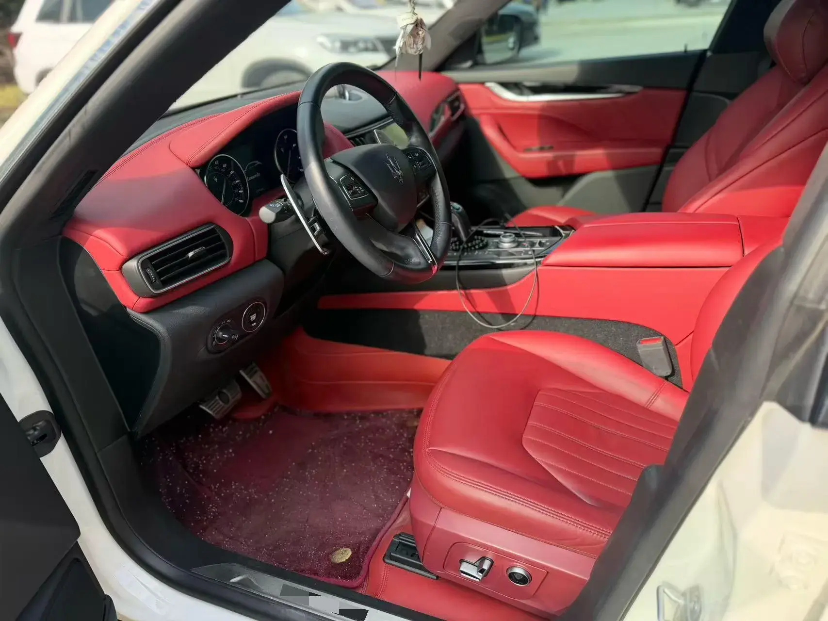 2023 MASERATI LEVANTE thumbnail 4