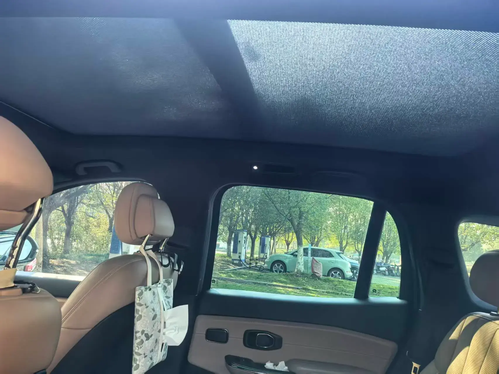 2020 NIO ES8 thumbnail 4