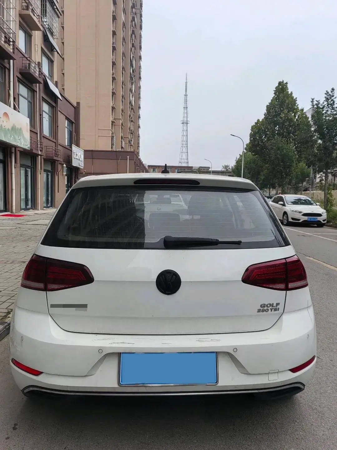 2019 VOLKSWAGEN GOLF thumbnail 4