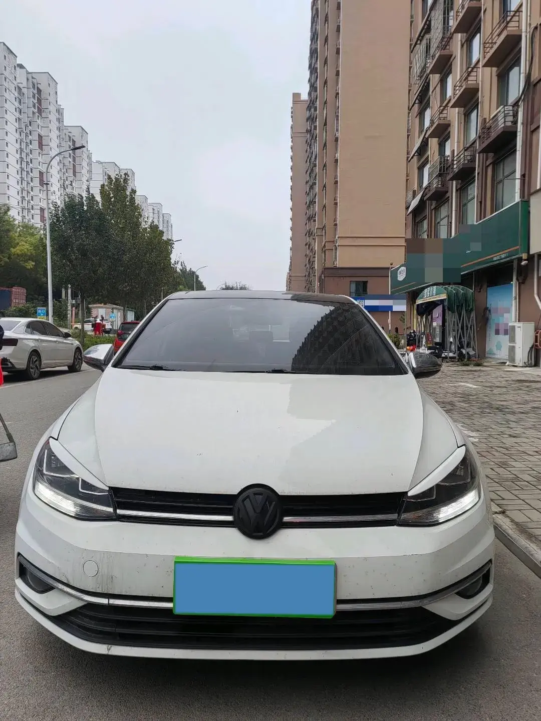 2019 VOLKSWAGEN GOLF thumbnail 3