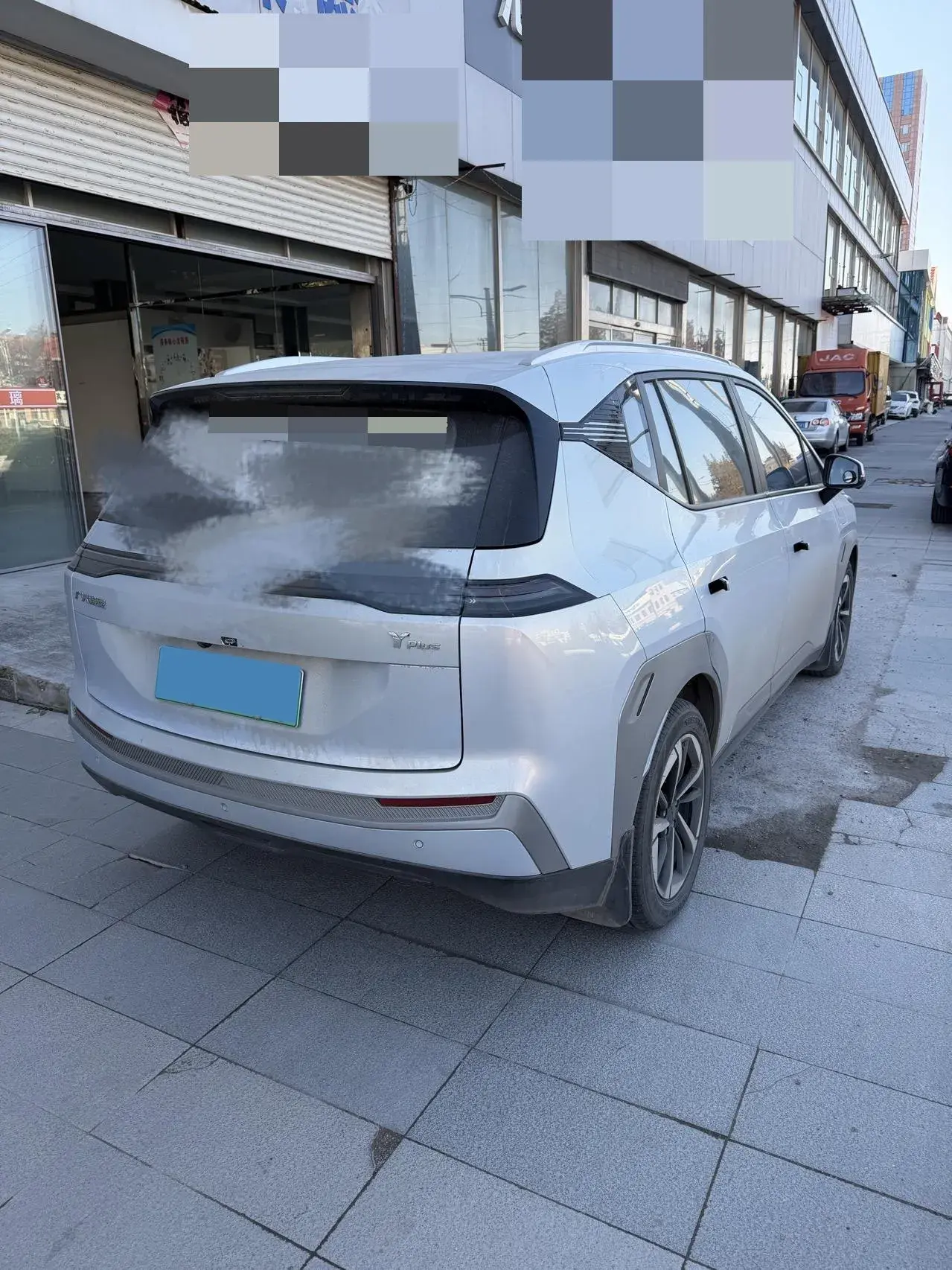 2023 AION Y thumbnail 3