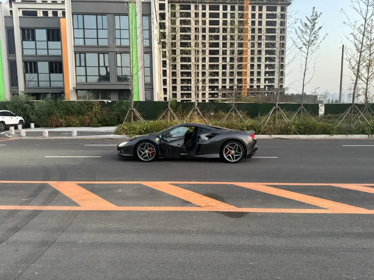 2019 Ferrari F8 3.9T 720HP V8 7DCT,autocango,china used car exporter,china ev exporter,chinese used car exporter,chinese used ev exporter