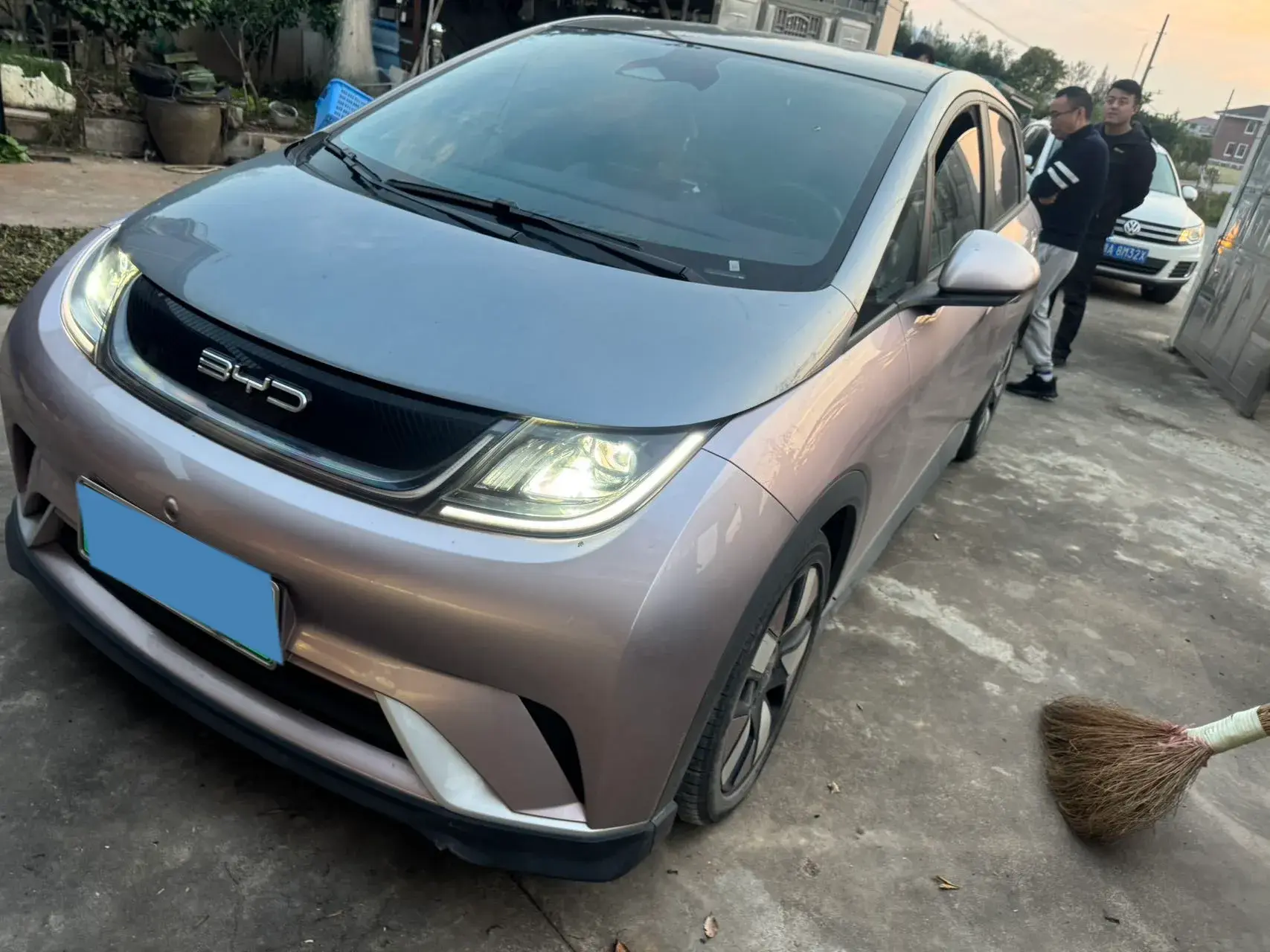 2023 BYD DOLPHIN view 1