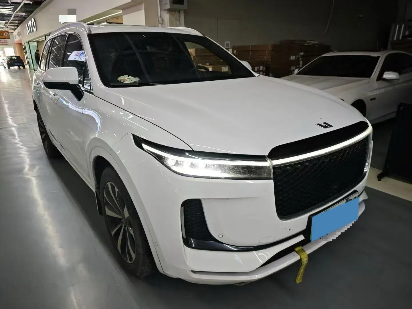 2020 LI ONE thumbnail 2