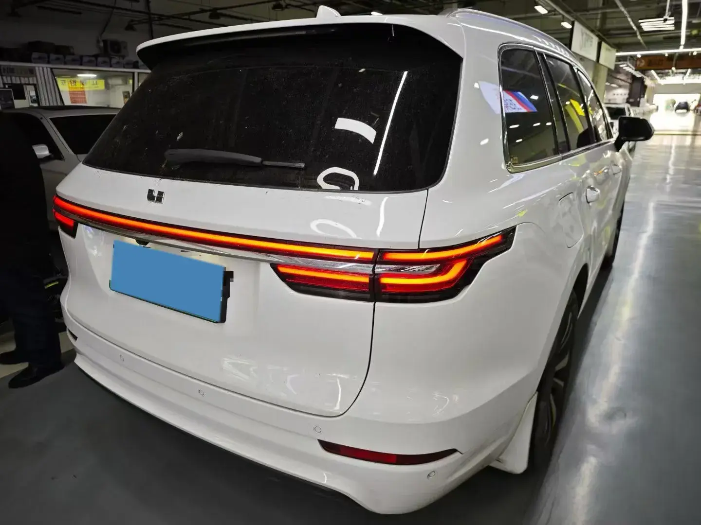 2020 LI ONE thumbnail 3