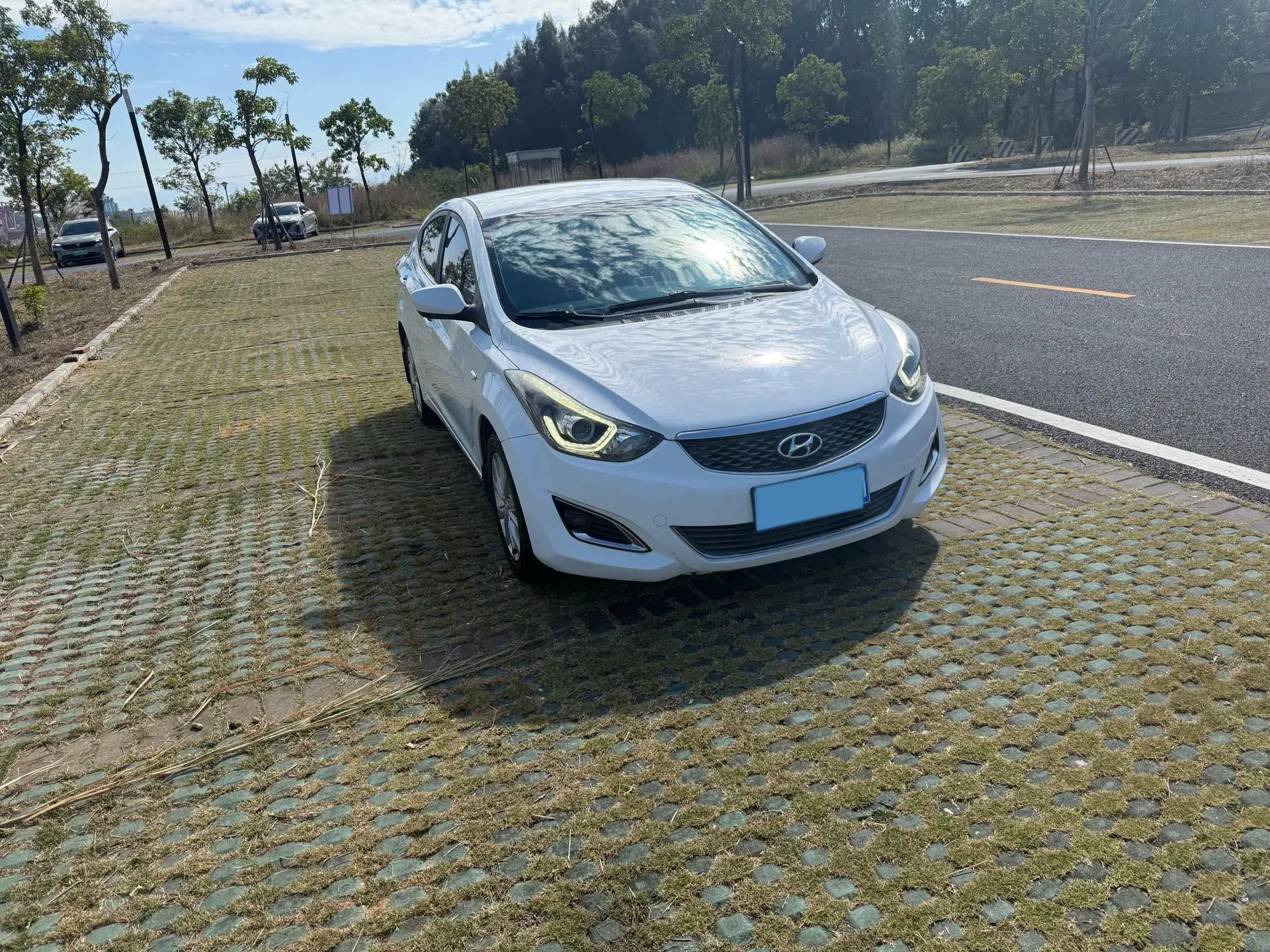 2016 HYUNDAI ELANTRA thumbnail 2